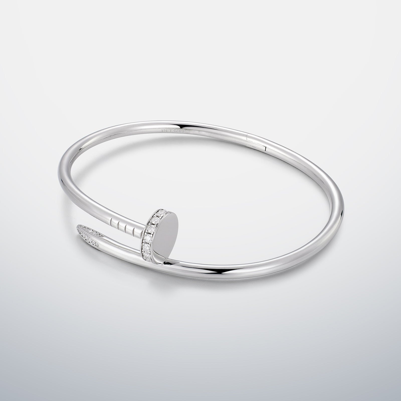Nail bracelet with Moissanite Clasp