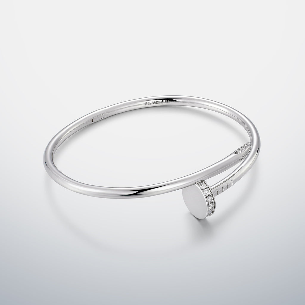 Nail bracelet with Moissanite Clasp