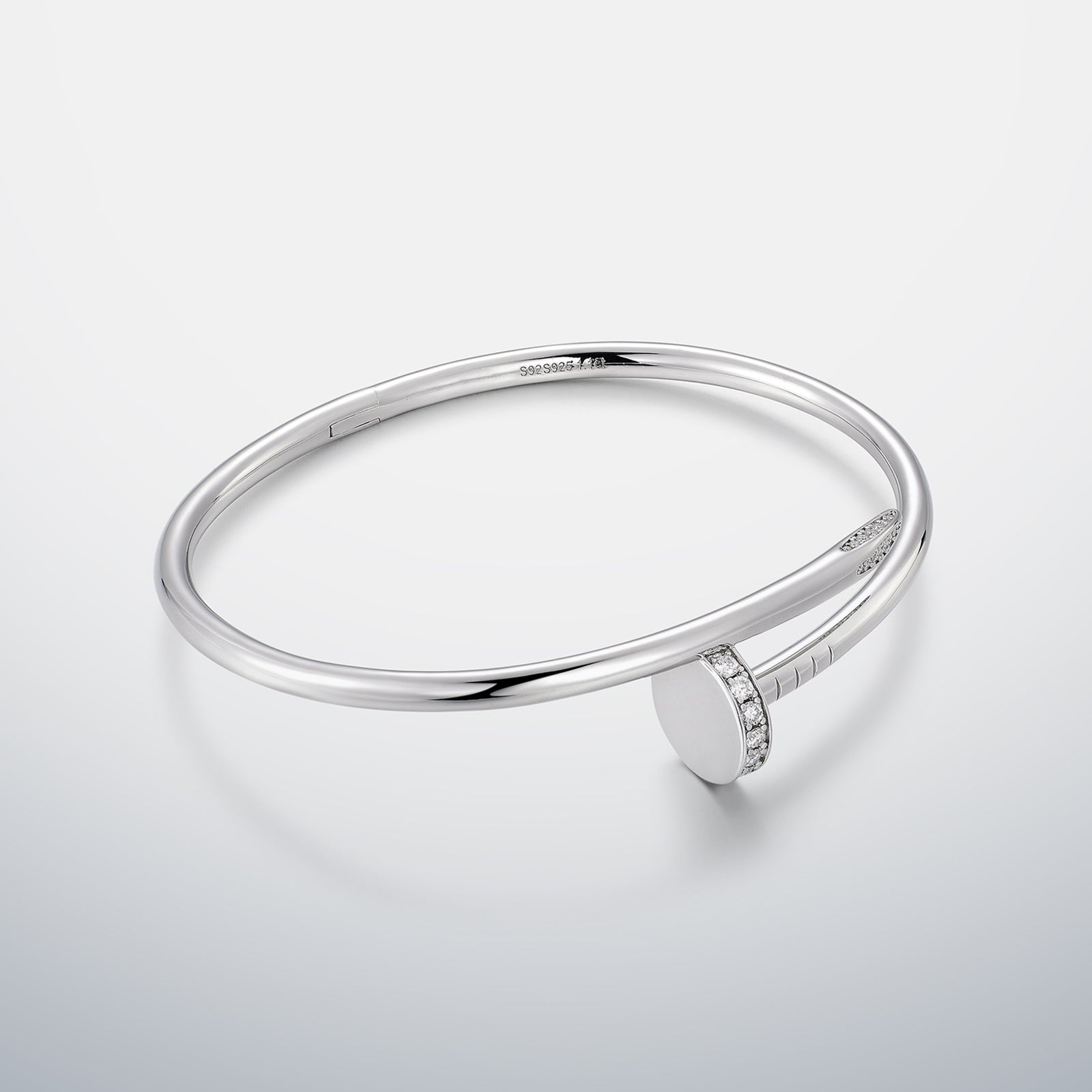 Nail bracelet with Moissanite Clasp