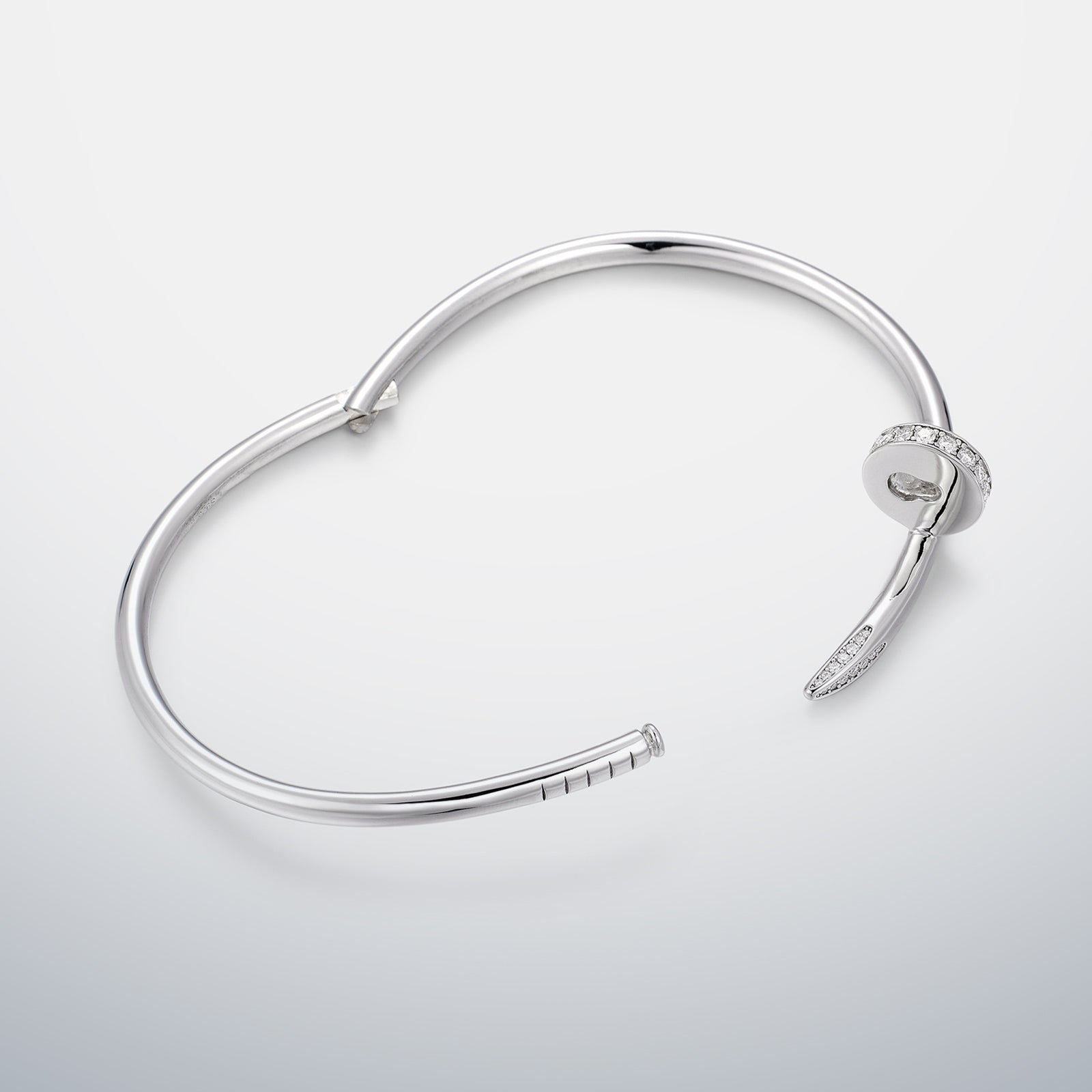 Nail bracelet with Moissanite Clasp