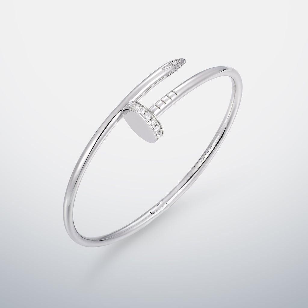 Nail bracelet with Moissanite Clasp