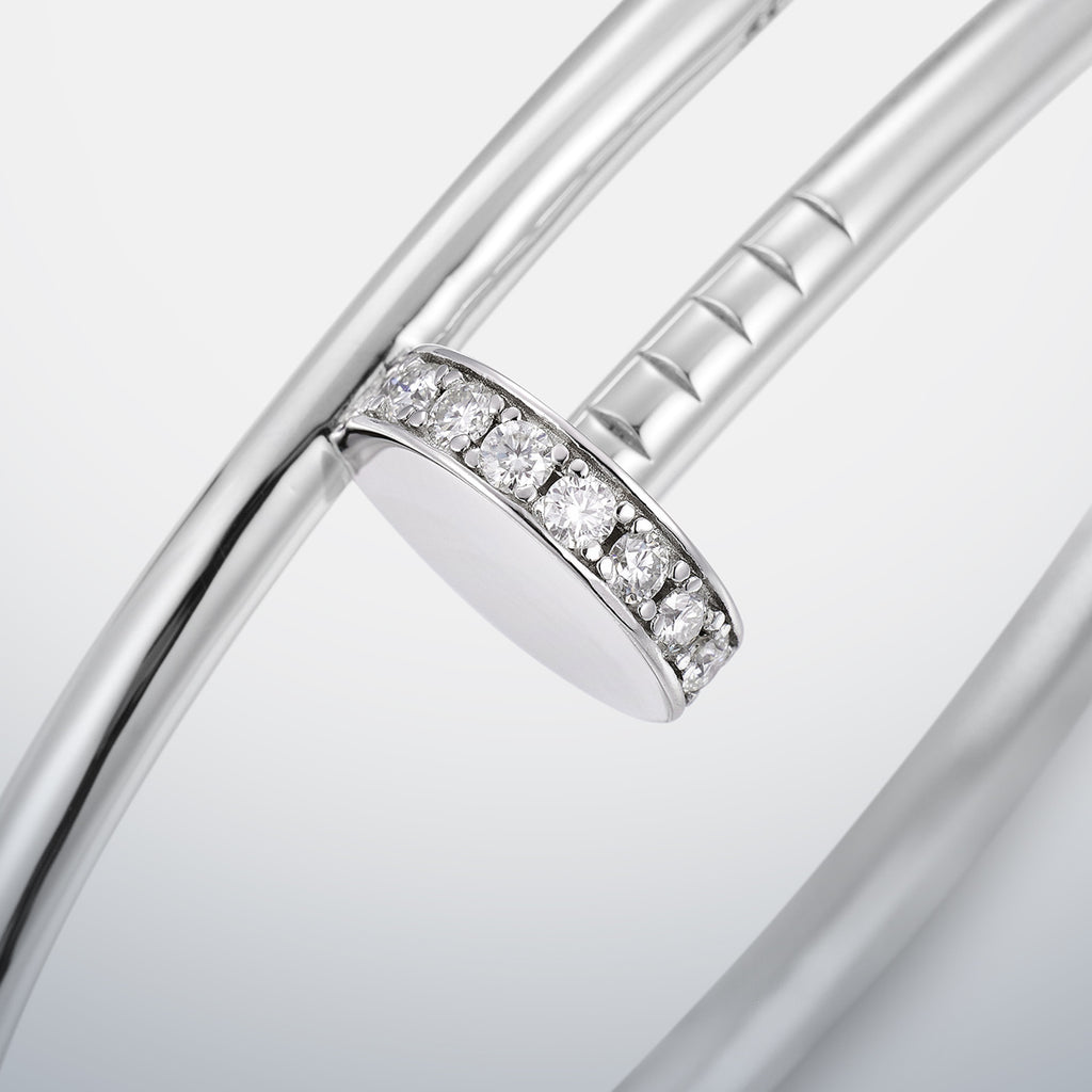 Nail bracelet with Moissanite Clasp